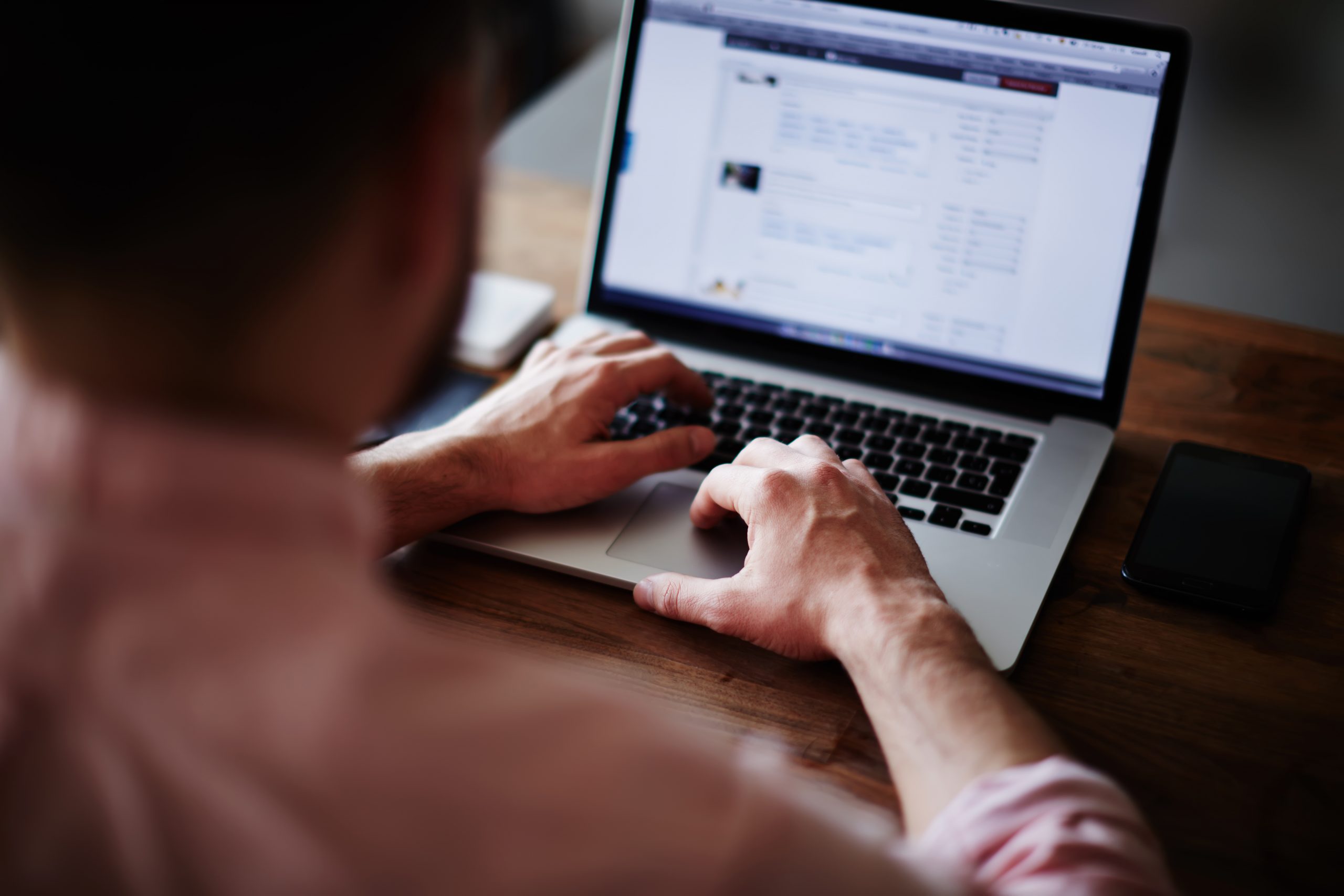 Depositphotos_69202533_xl-2015 Freelancer working at a laptop in in a coffee shop